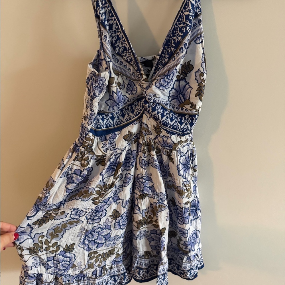 Easter / Spring DRESS 💐 Angie sleeveless Floral Blue & White twist front mini - Picture 2 of 6